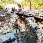 Rehab jembatan capai 50 persen, Satgas TMMD ke-129 Kodim 1807/Sorong Selatan percepat akses dan tingkatkan kesejahteraan warga
