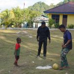 Bukan Sekadar Membangun Desa, Satgas TMMD Ke-129 Hadirkan Keceriaan Bersama Anak-Anak Kampung Sesor