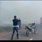 Gerak Cepat Yonif TP 806/SI Padamkan Kebakaran, Diapresiasi Masyarakat