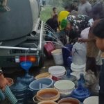 Krisis Air Bersih Melanda Warmon, Yonif TP 806/SI Salurkan 5.000 Liter Air Bersih